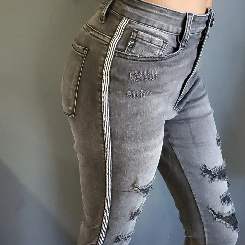 Kancan woman's gray black distressed crop stretch jeans size 27 - Picture 2 of 16